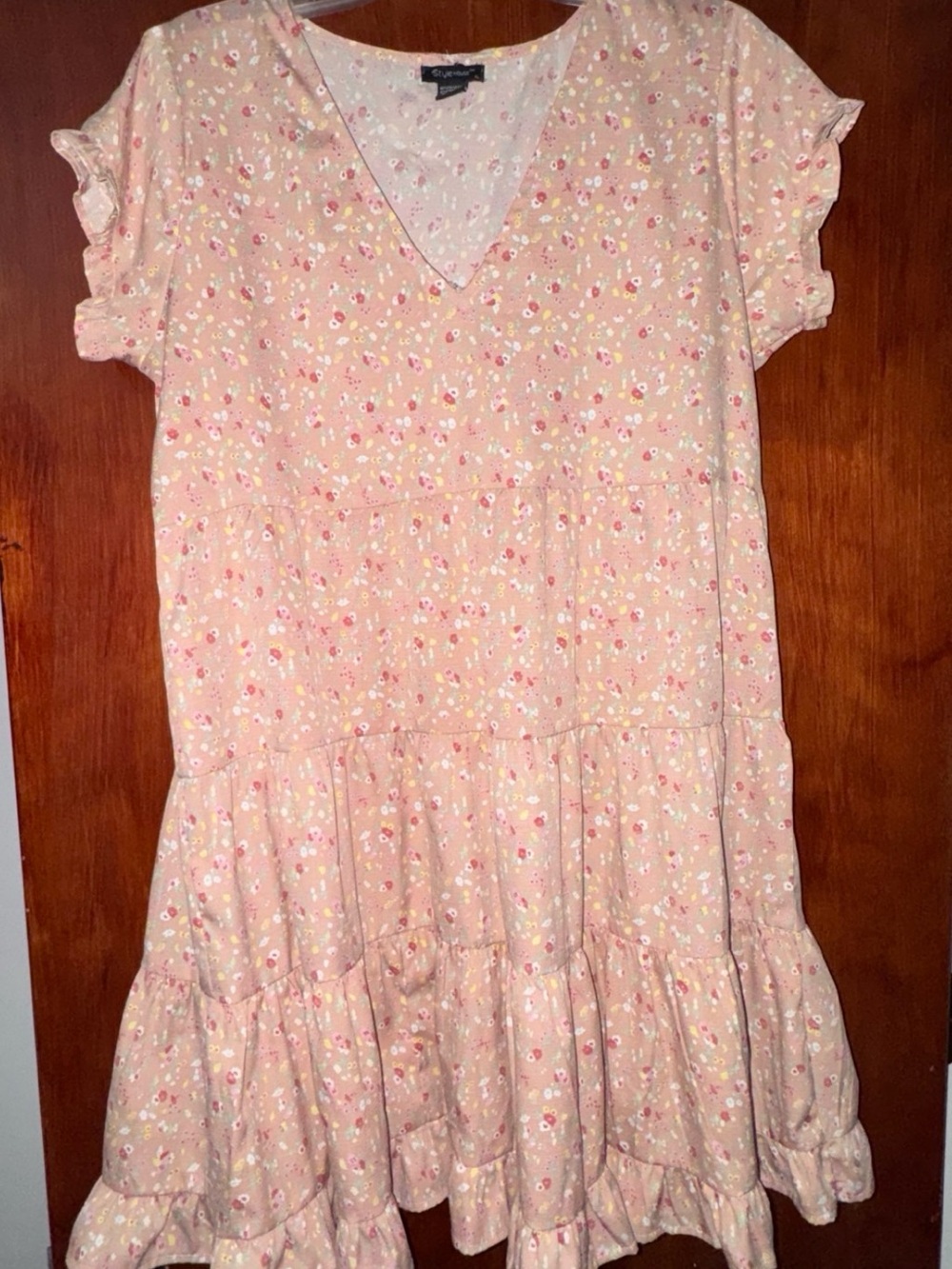 Stylehouse XL Peach Floral Tiered V-Neck Dress